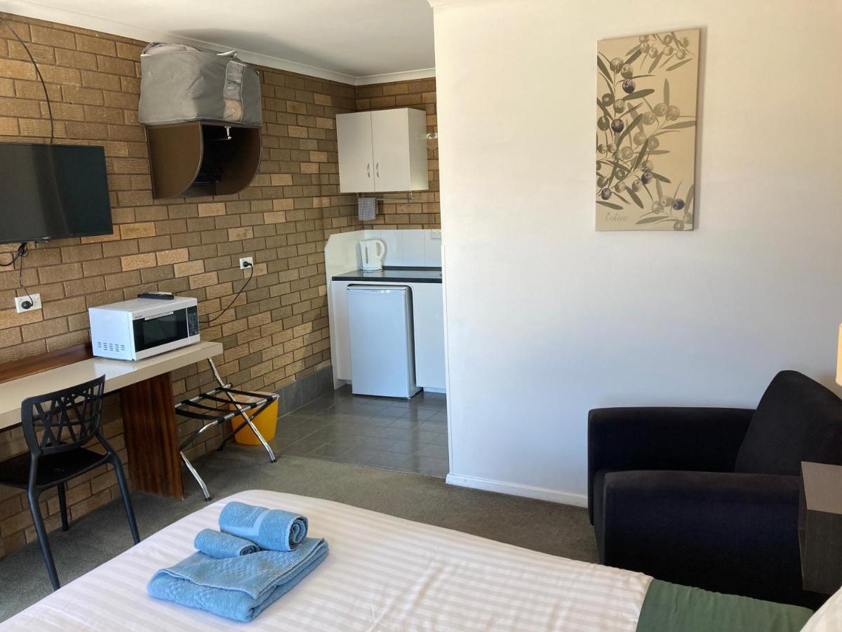 Camellia Motel Narrandera Exterior foto